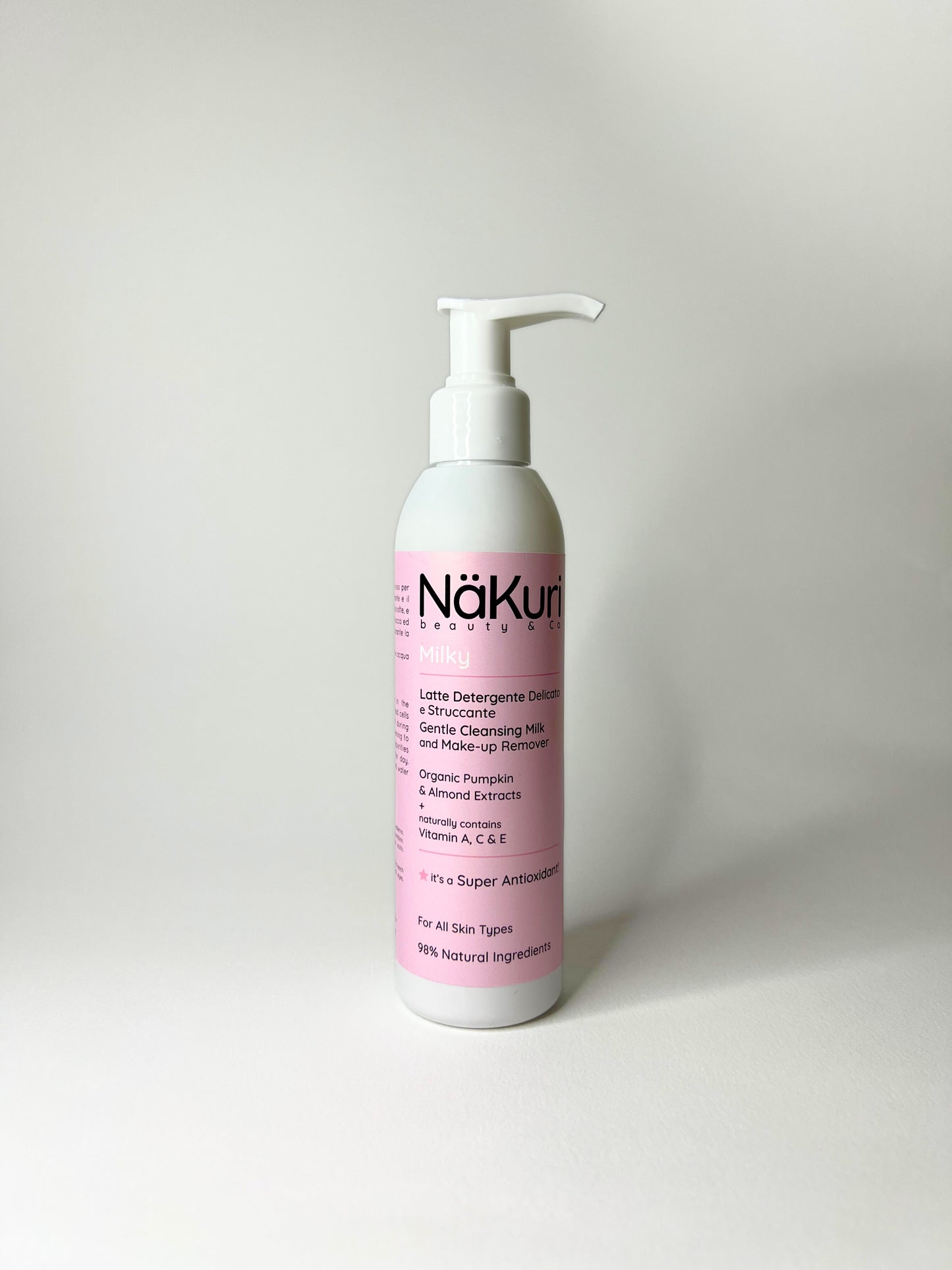 latte detergente e struccante idratante con ingredienti naturali
